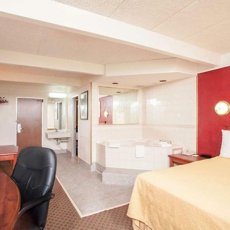 Days Inn By Wyndham Columbia I-70 Exterior photo