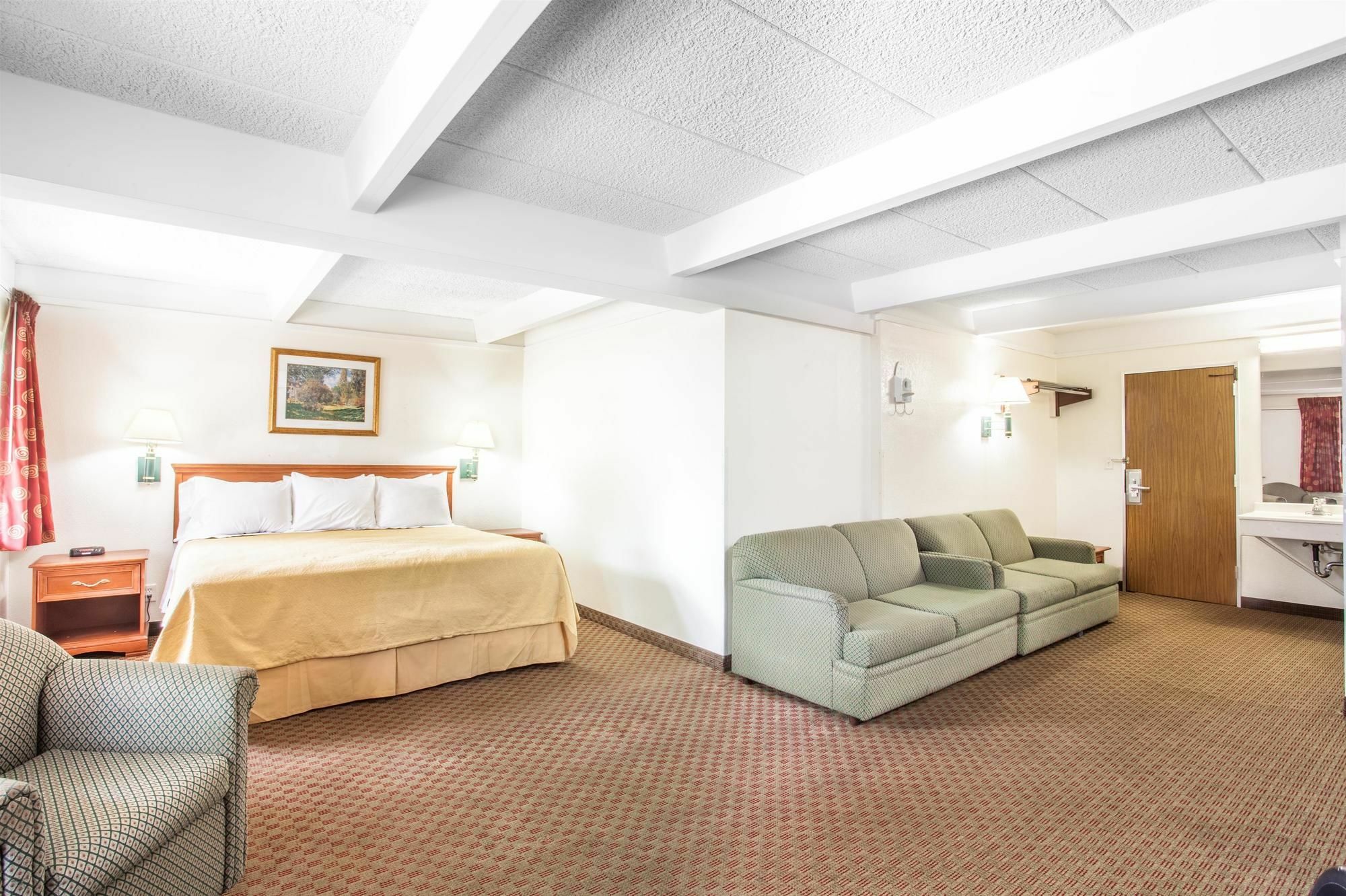 Days Inn By Wyndham Columbia I-70 Exterior photo