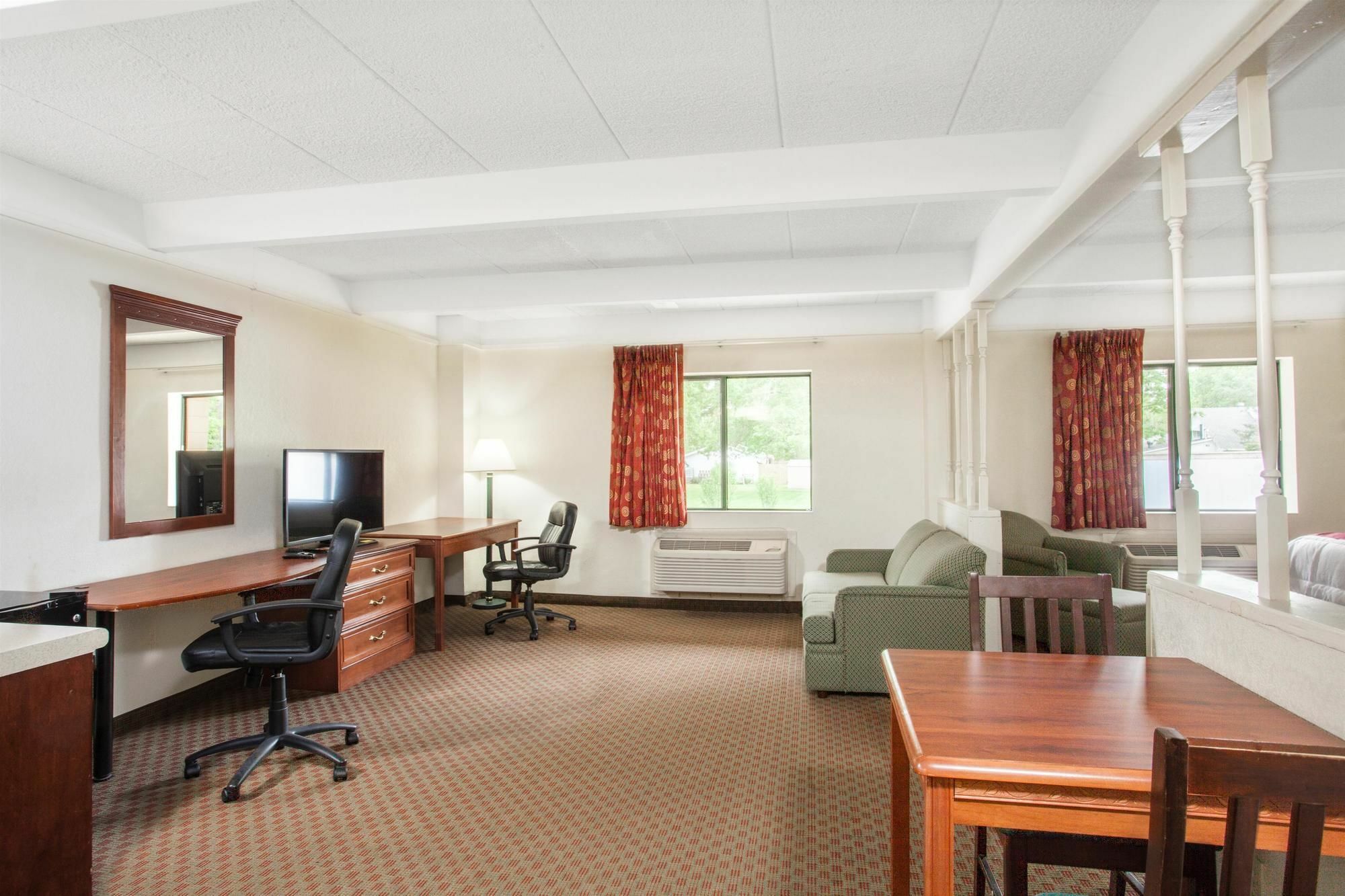 Days Inn By Wyndham Columbia I-70 Exterior photo