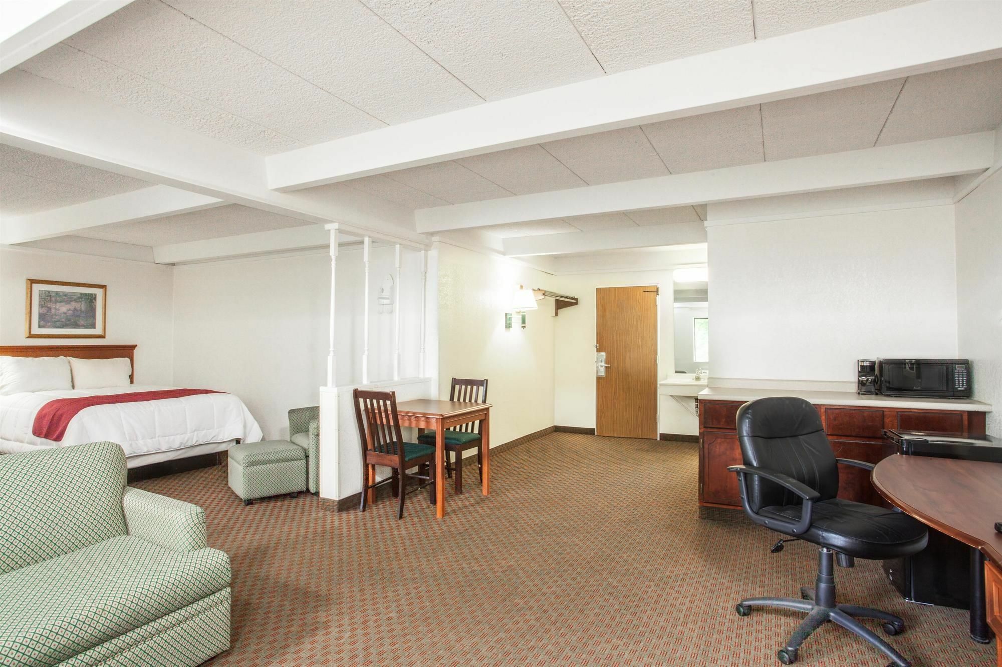Days Inn By Wyndham Columbia I-70 Exterior photo