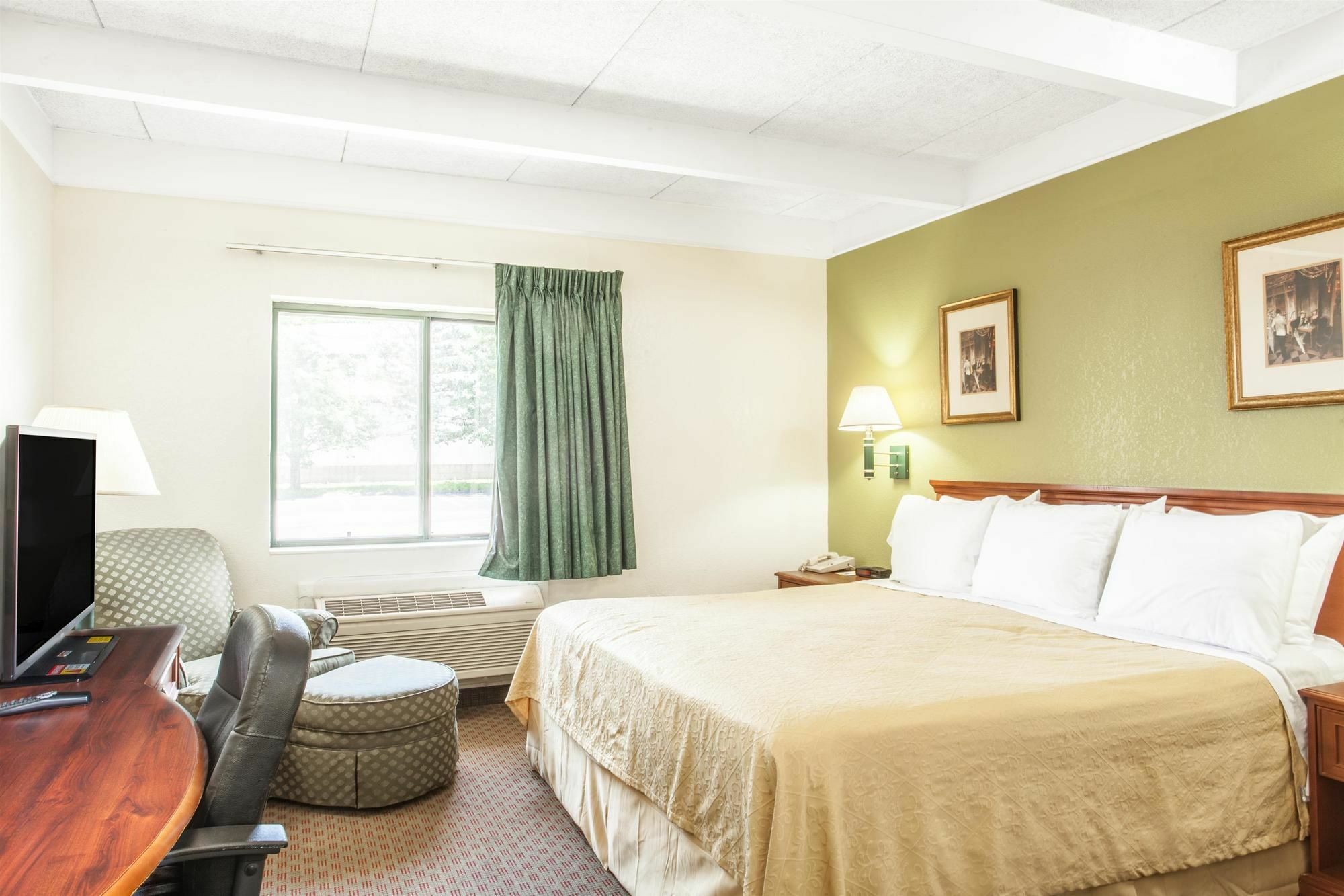 Days Inn By Wyndham Columbia I-70 Exterior photo