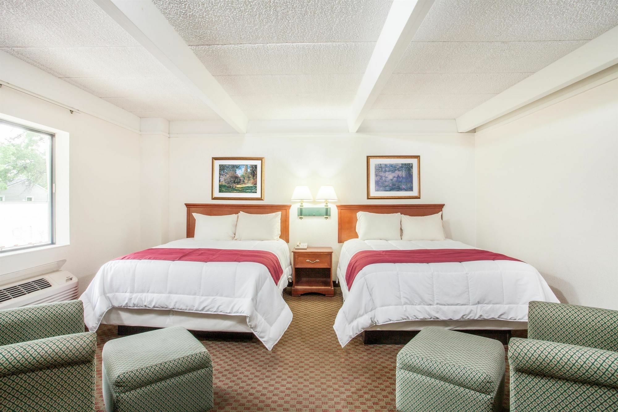 Days Inn By Wyndham Columbia I-70 Exterior photo