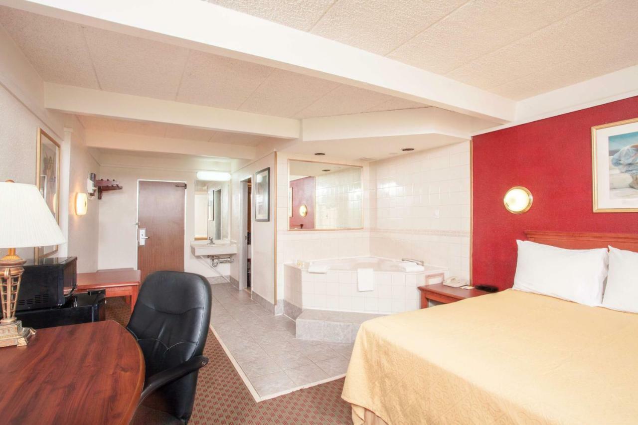 Days Inn By Wyndham Columbia I-70 Exterior photo